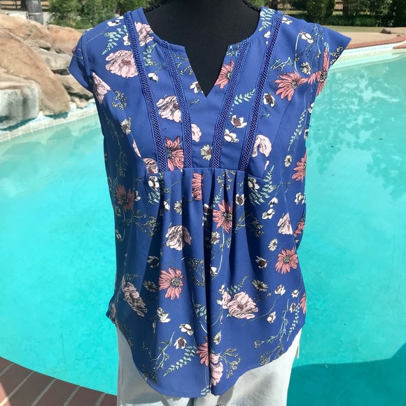 Gorgeous StitchFix Top🌸💜 - Picture 2 of 7